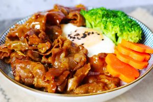 招牌牛肉饭.flv~（美味牛肉饭菜谱）