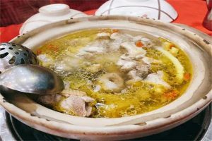 品味美食：椰子鸡猪肚鸡~（椰汁烧鸡猪肚饭）