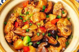 黄焖鸡米饭.flv~（鸡肉米饭美食视频）