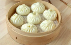 速蒸小笼包子无需醒面~（速蒸小笼包子制作方法）